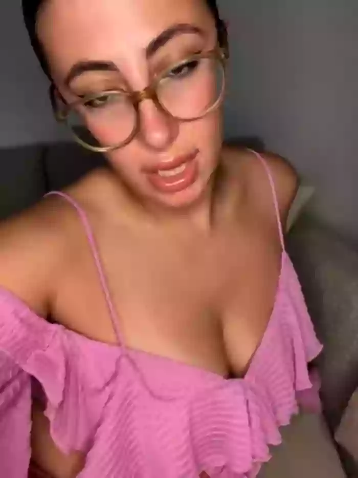 Mina_Khalifa