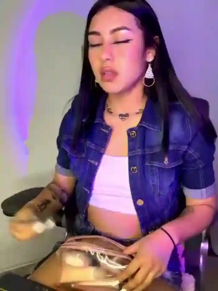 emily_22x