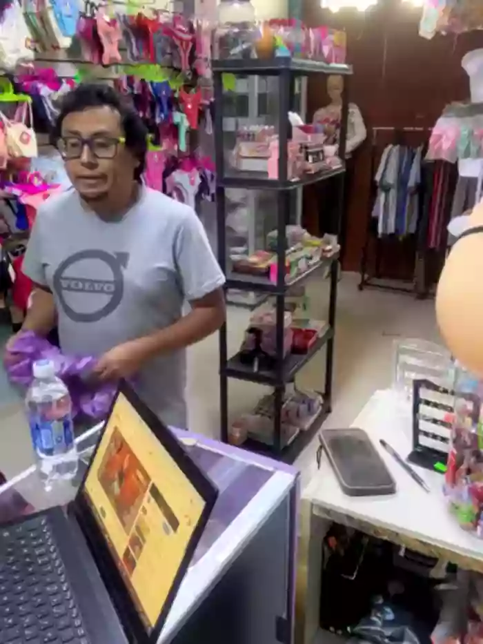 BUSTY-STORE-LAROSALIA1XXX