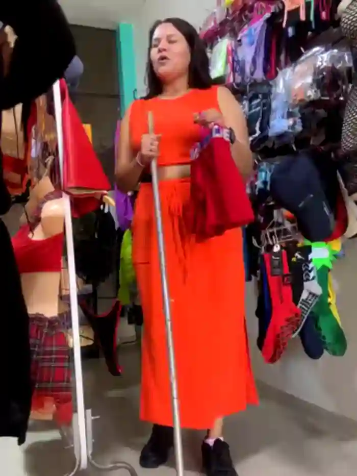 BUSTY-STORE-LAROSALIA1XXX