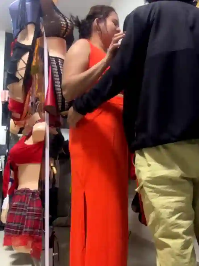 BUSTY-STORE-LAROSALIA1XXX