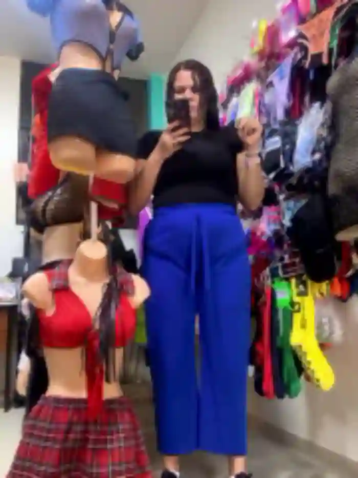 BUSTY-STORE-LAROSALIA1XXX