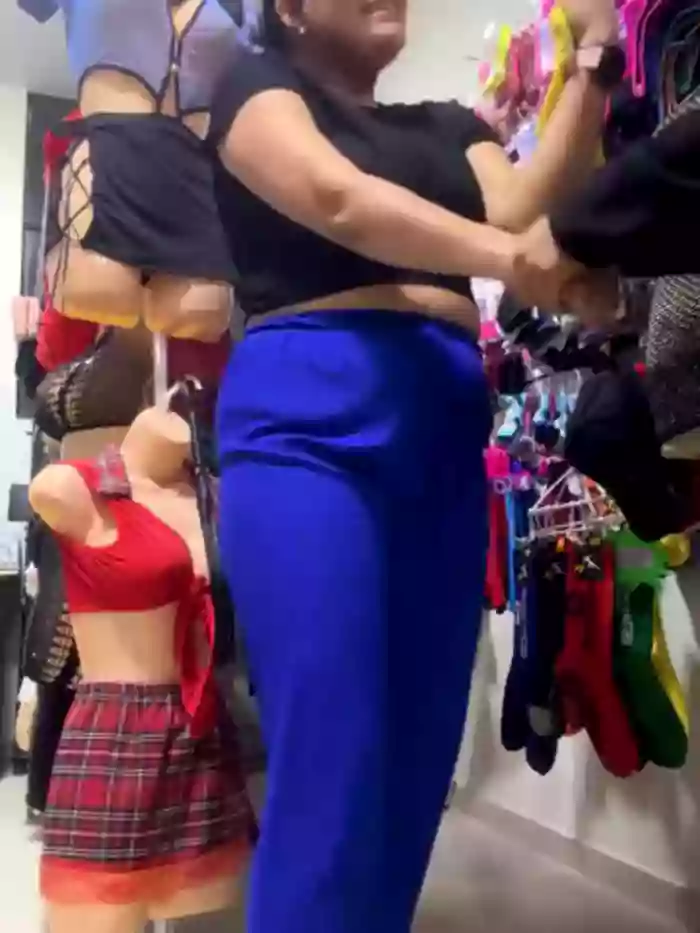 BUSTY-STORE-LAROSALIA1XXX