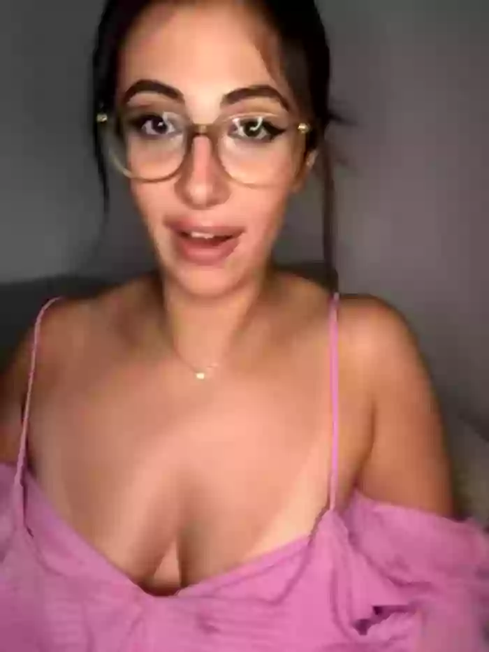 Mina_Khalifa