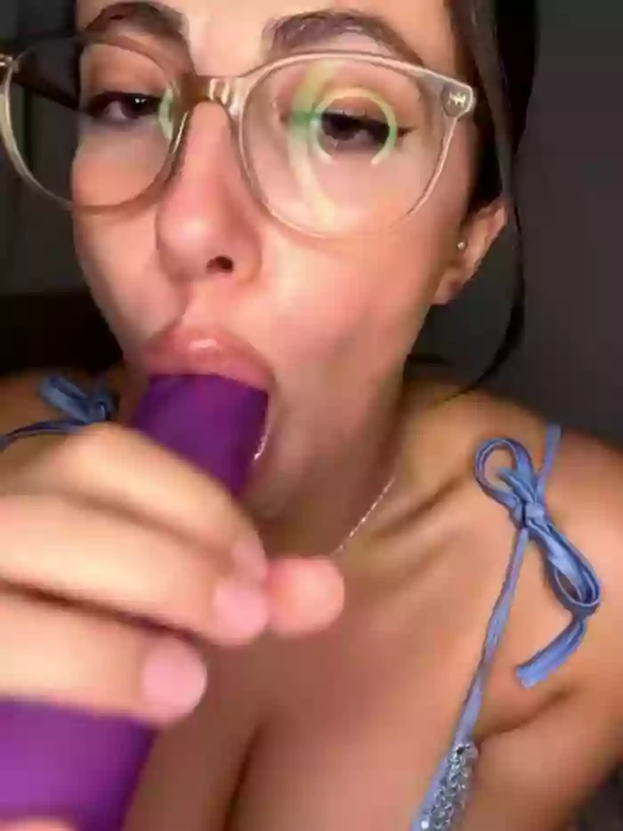 Mina_Khalifa