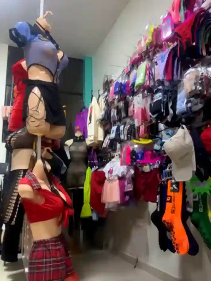 BUSTY-STORE-LAROSALIA1XXX