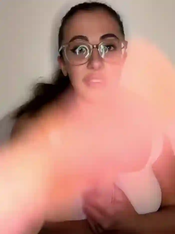 Mina_Khalifa