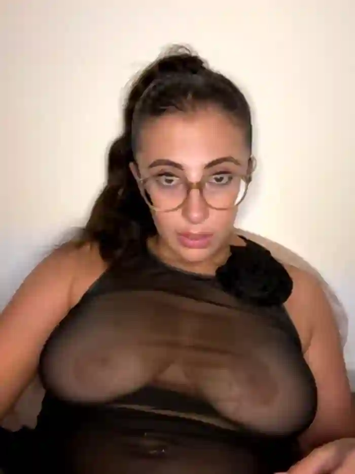 Mina_Khalifa