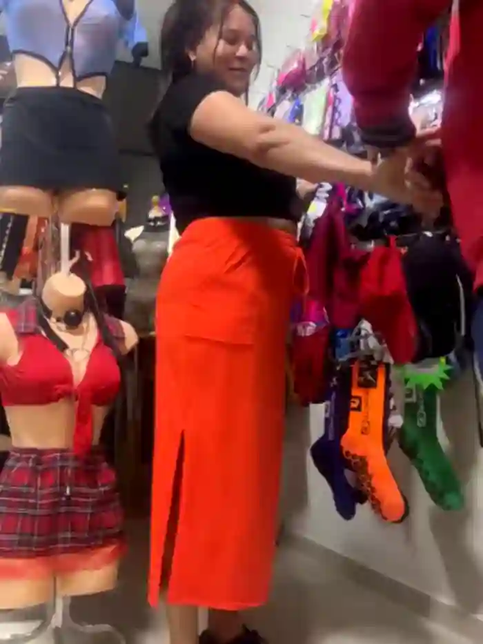 BUSTY-STORE-LAROSALIA1XXX