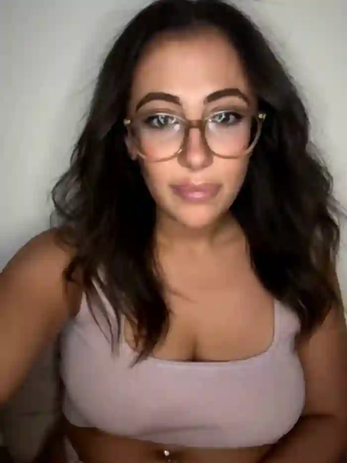 Mina_Khalifa
