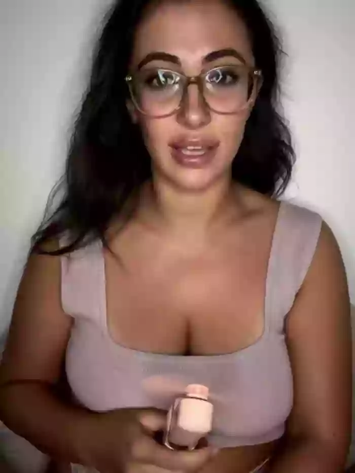 Mina_Khalifa