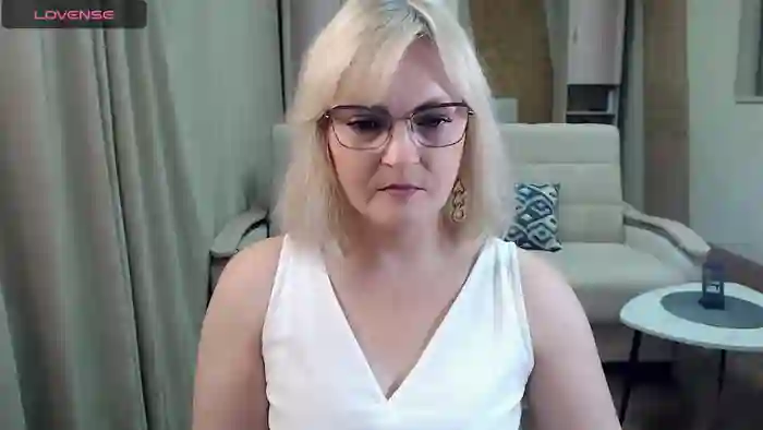 BlondeBrilliant7