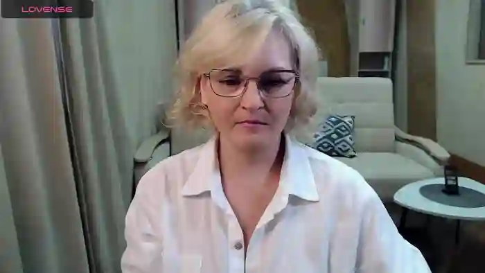 BlondeBrilliant7