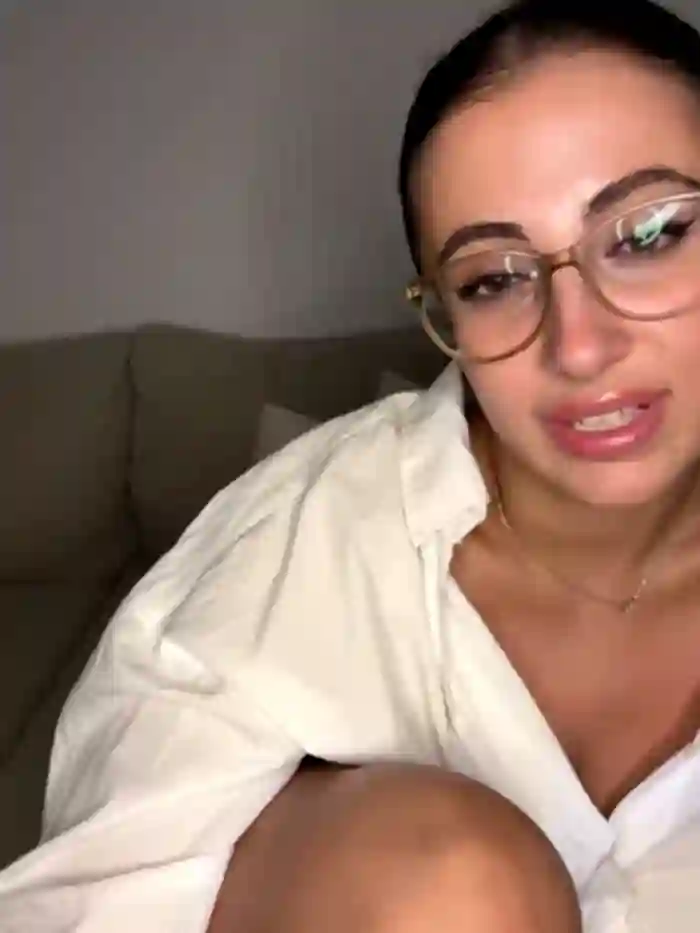 Mina_Khalifa