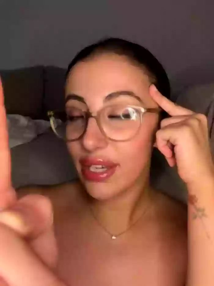 Mina_Khalifa
