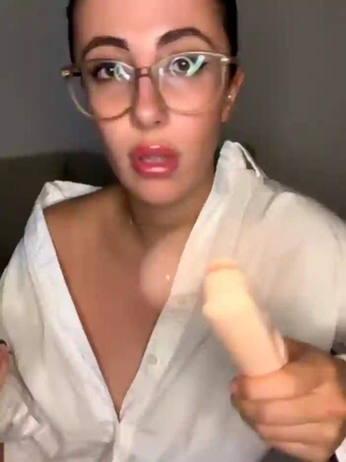 Mina_Khalifa