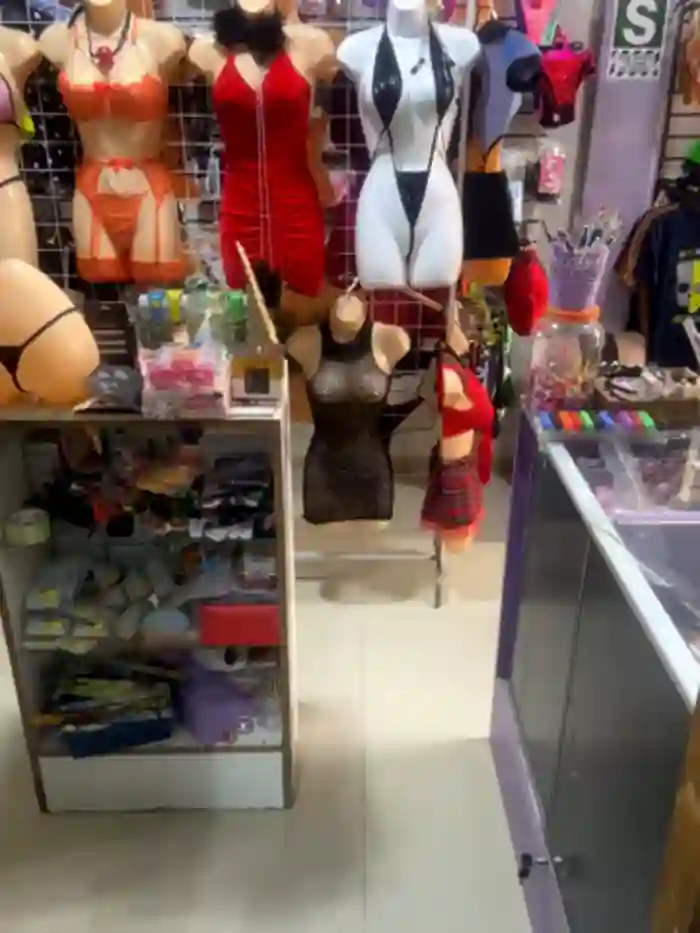 BUSTY-STORE-LAROSALIA1XXX