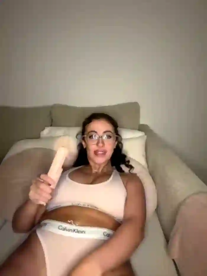 Mina_Khalifa