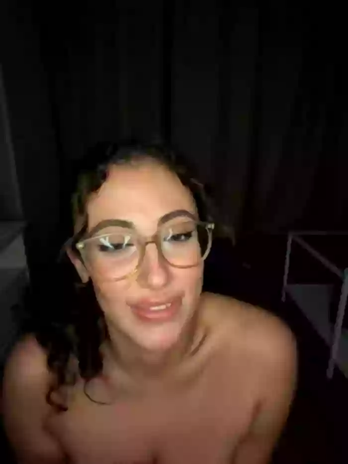 Mina_Khalifa