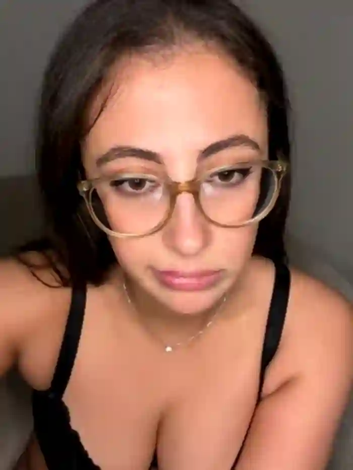 Mina_Khalifa