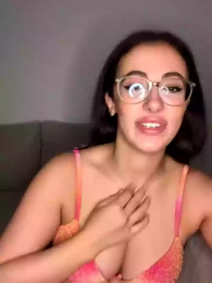 Mina_Khalifa
