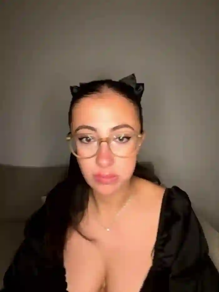 Mina_Khalifa