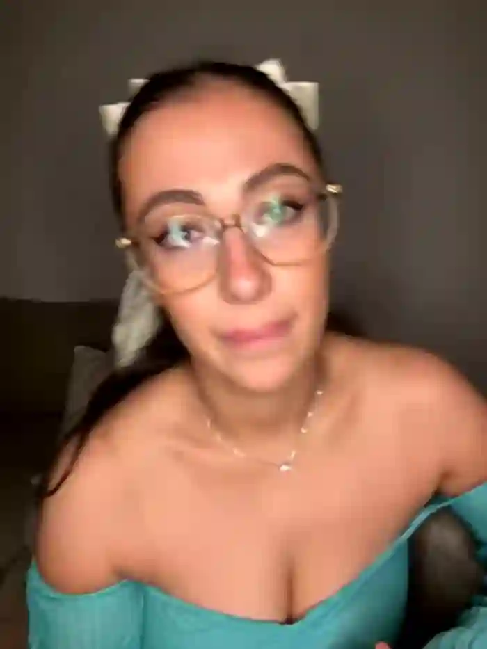 Mina_Khalifa