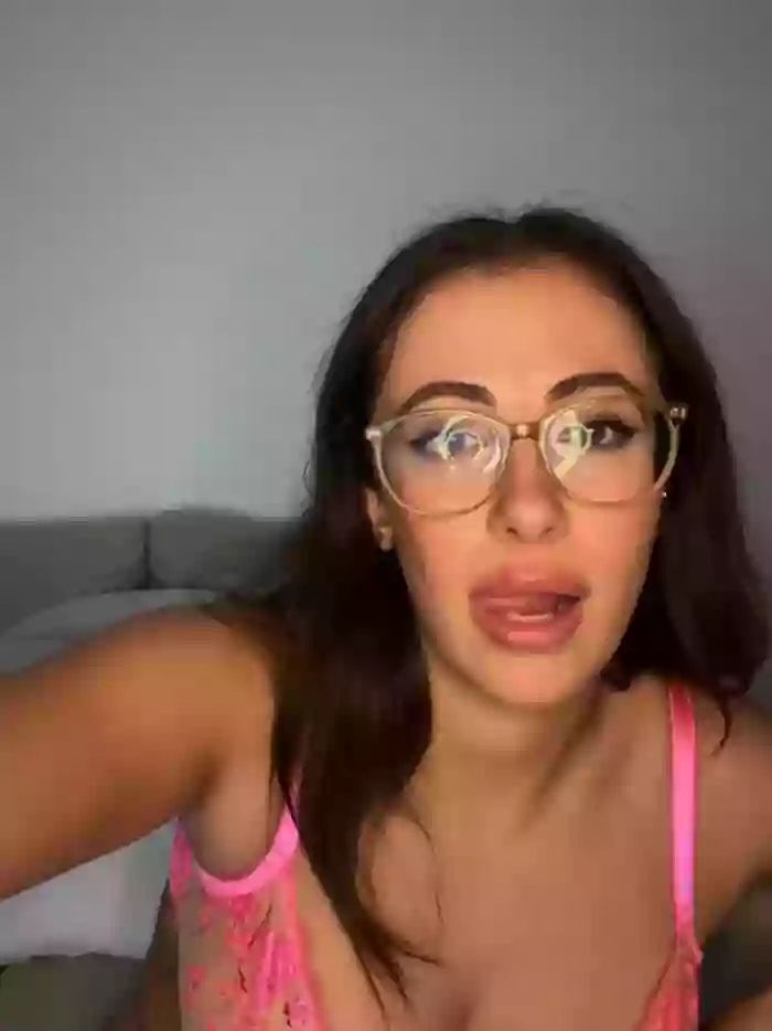 Mina_Khalifa