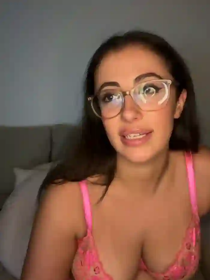 Mina_Khalifa