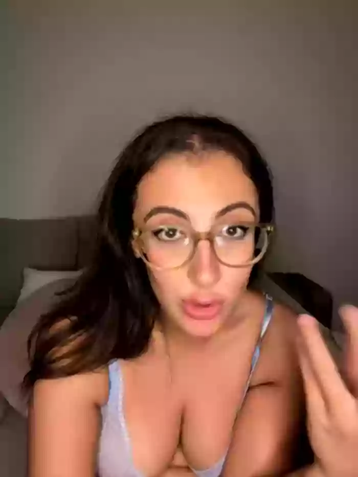 Mina_Khalifa