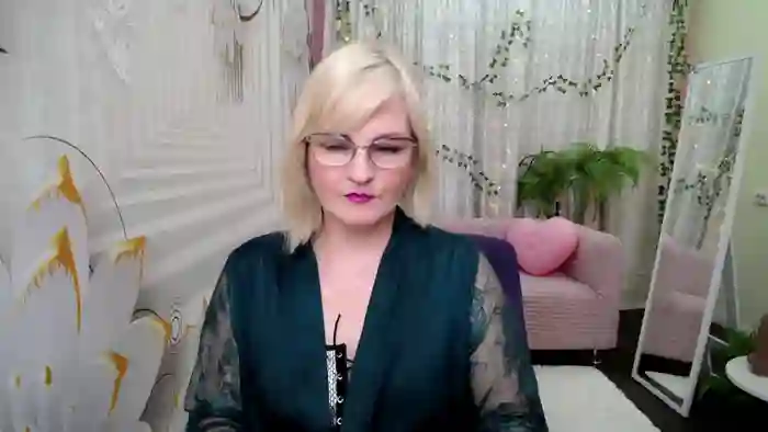 BlondeBrilliant7