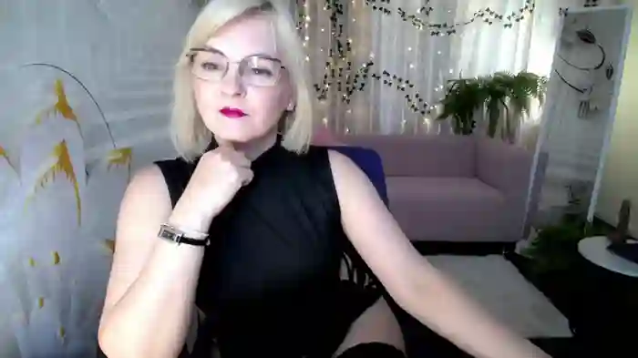 BlondeBrilliant7