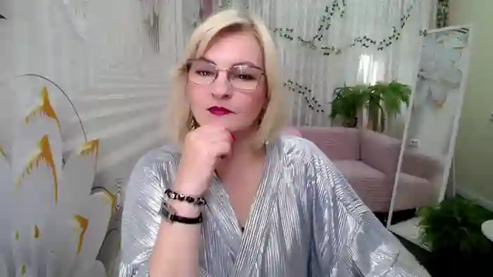 BlondeBrilliant7