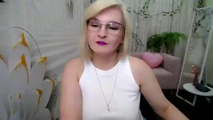BlondeBrilliant7