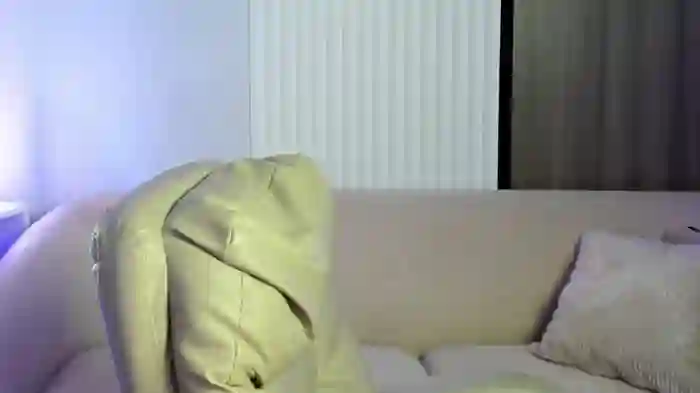 Selena_grey_