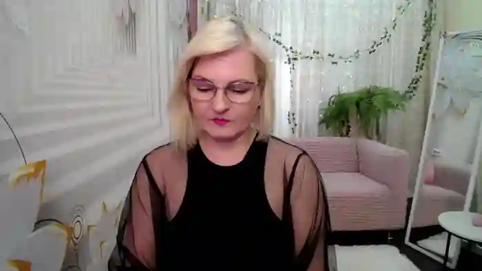 BlondeBrilliant7