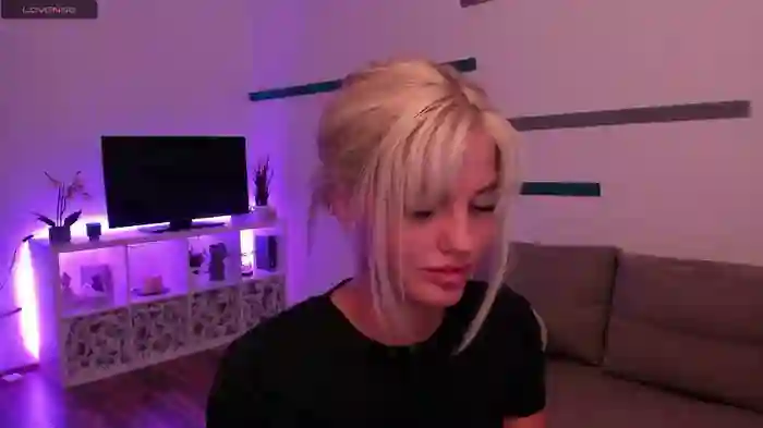 Nia_Blondie_X