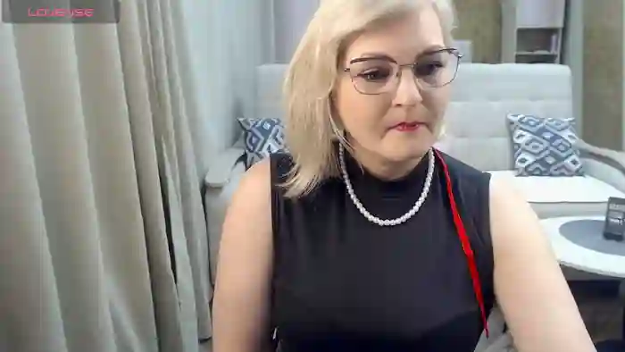 BlondeBrilliant7
