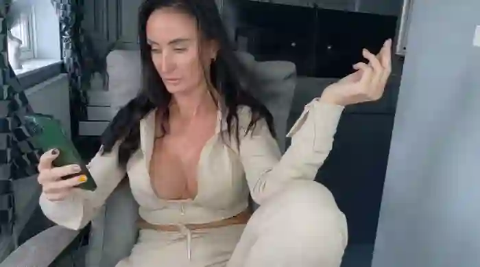 busty-milf-harper