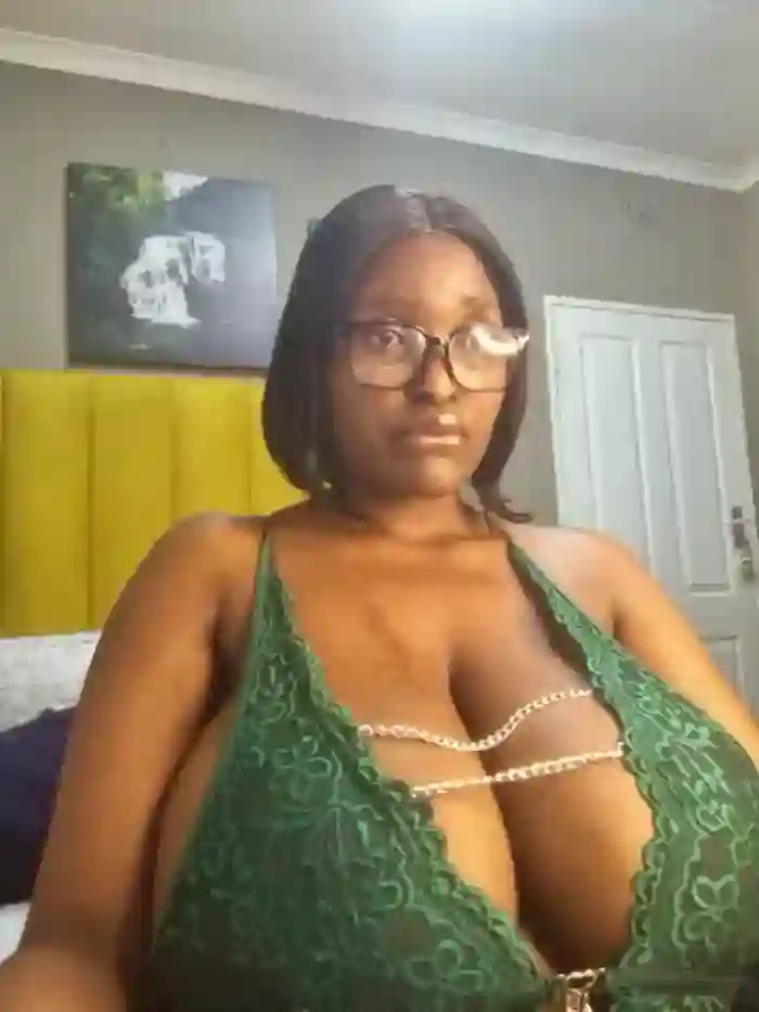 Bustygoddess32