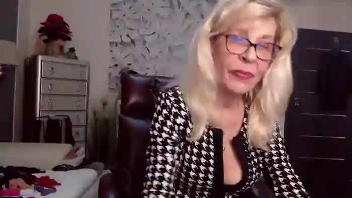HornyMilf_555