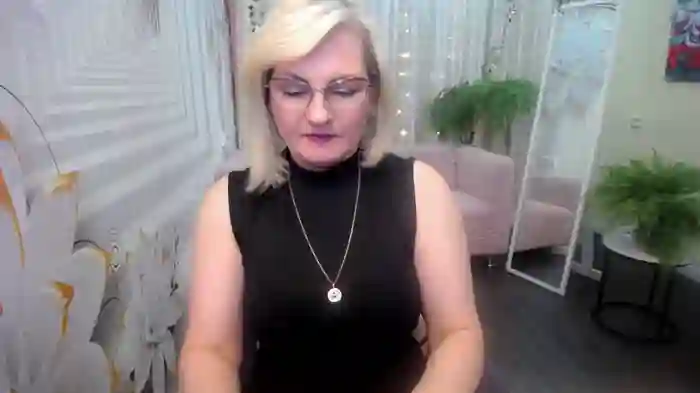 BlondeBrilliant7