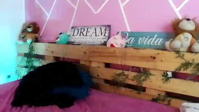 Zoe_Benson