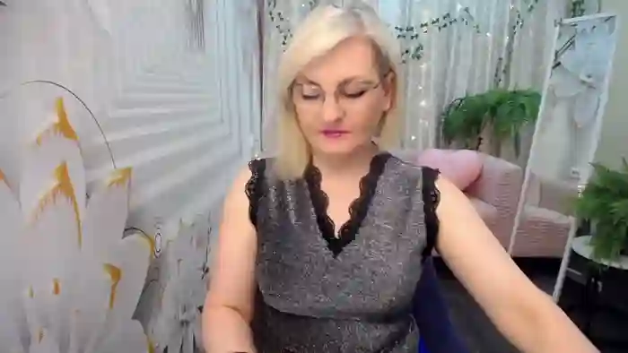 BlondeBrilliant7