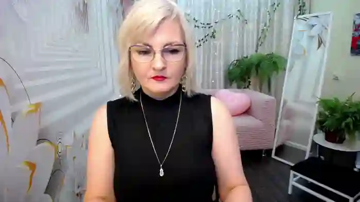 BlondeBrilliant7
