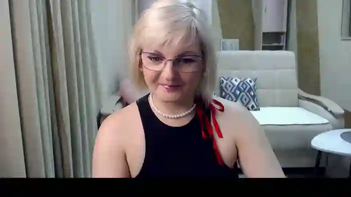 BlondeBrilliant7