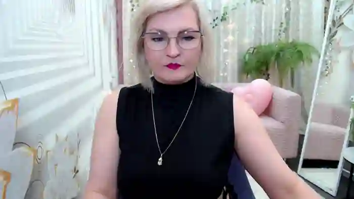 BlondeBrilliant7