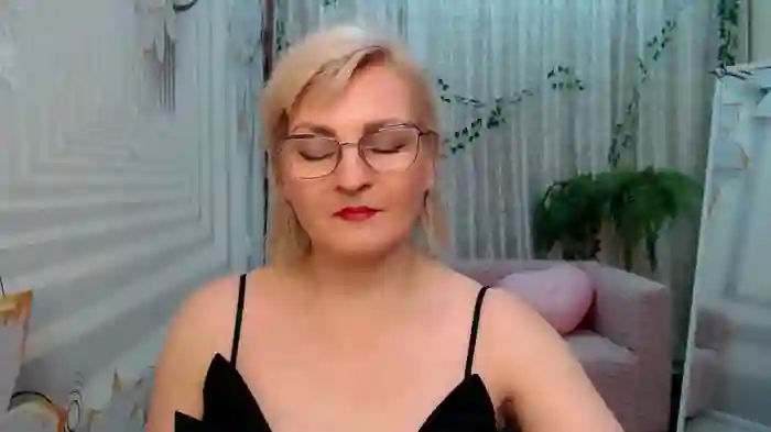 BlondeBrilliant7
