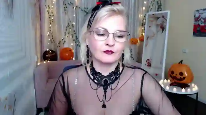 BlondeBrilliant7