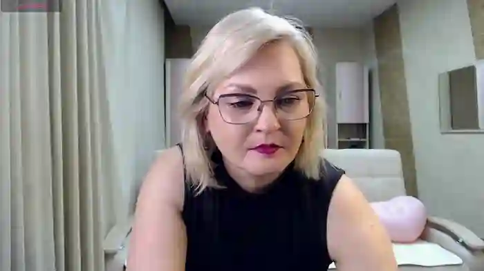 BlondeBrilliant7